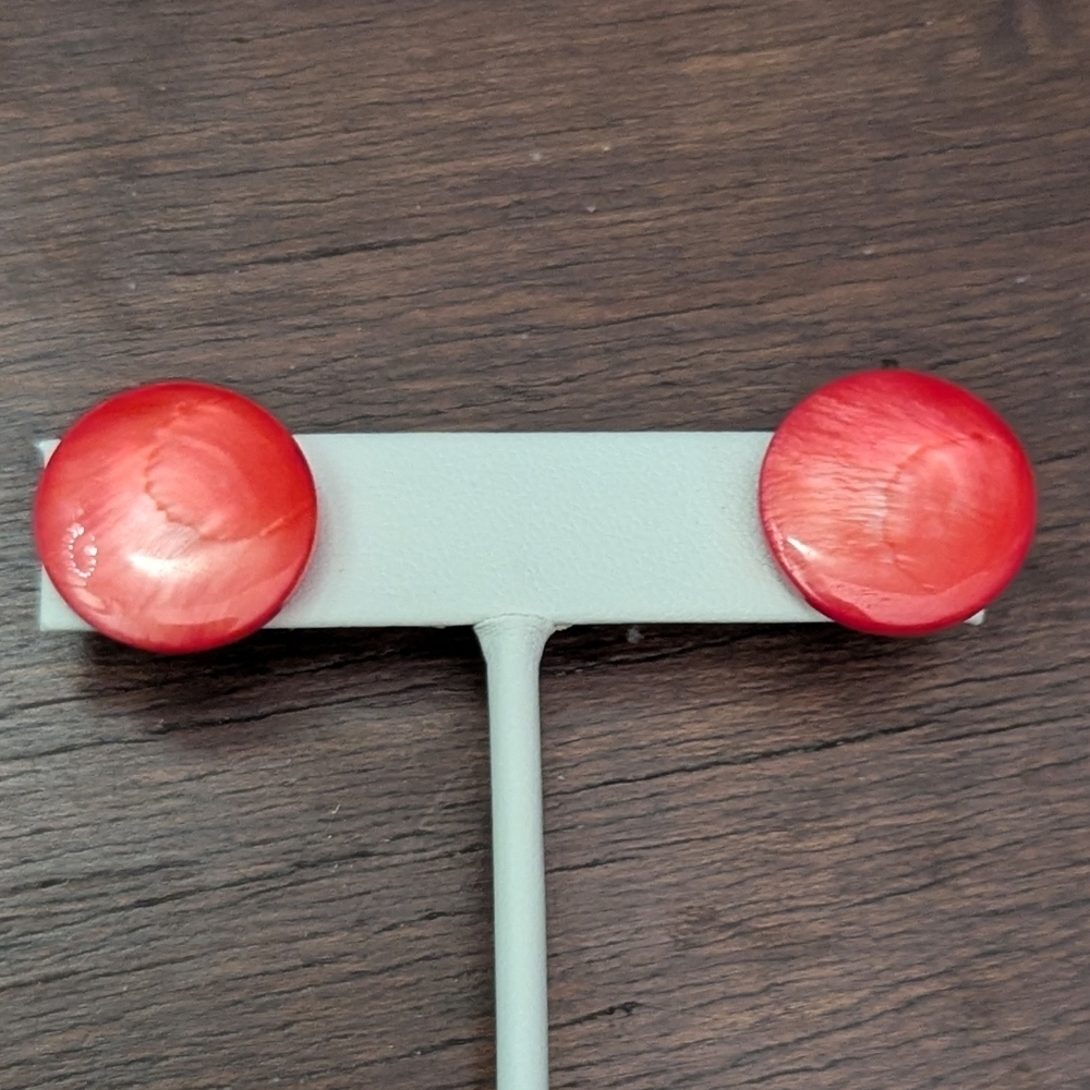 Vintage Mother of Pearl Coral Color Round Screwback Earrings